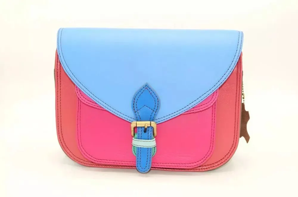 Besace rose flashy à rabat en cuir bleu unique