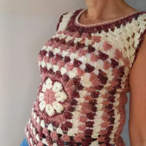 Débardeur femme au crochet granny rose écru et bordeaux